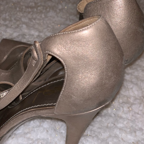 Yves Saint Laurent Gold strappy platform pumps - Picture 3 of 6